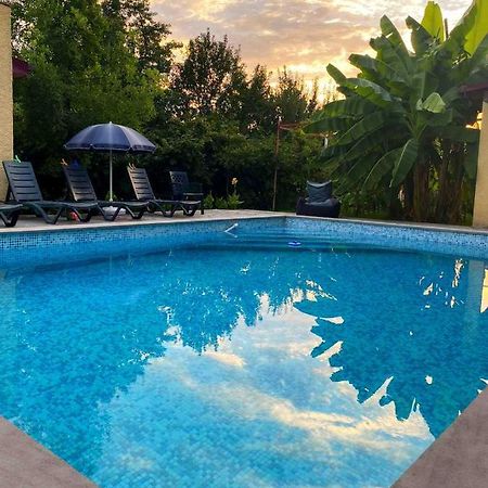 Hotel Villa Eniseli Bagian luar foto