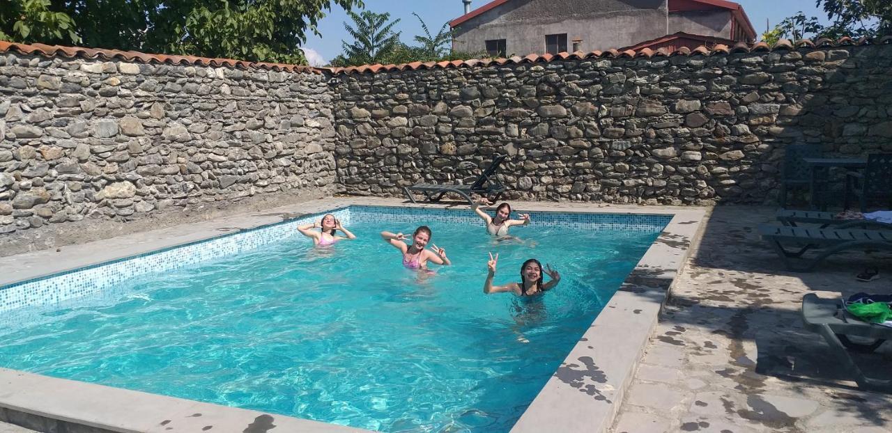 Hotel Villa Eniseli Bagian luar foto