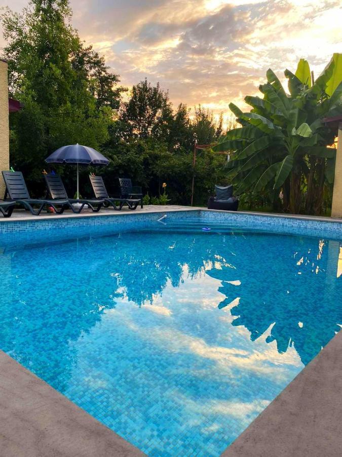 Hotel Villa Eniseli Bagian luar foto
