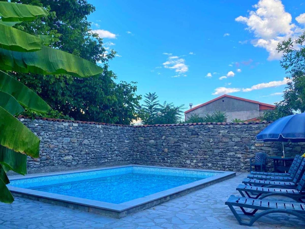 Hotel Villa Eniseli Bagian luar foto