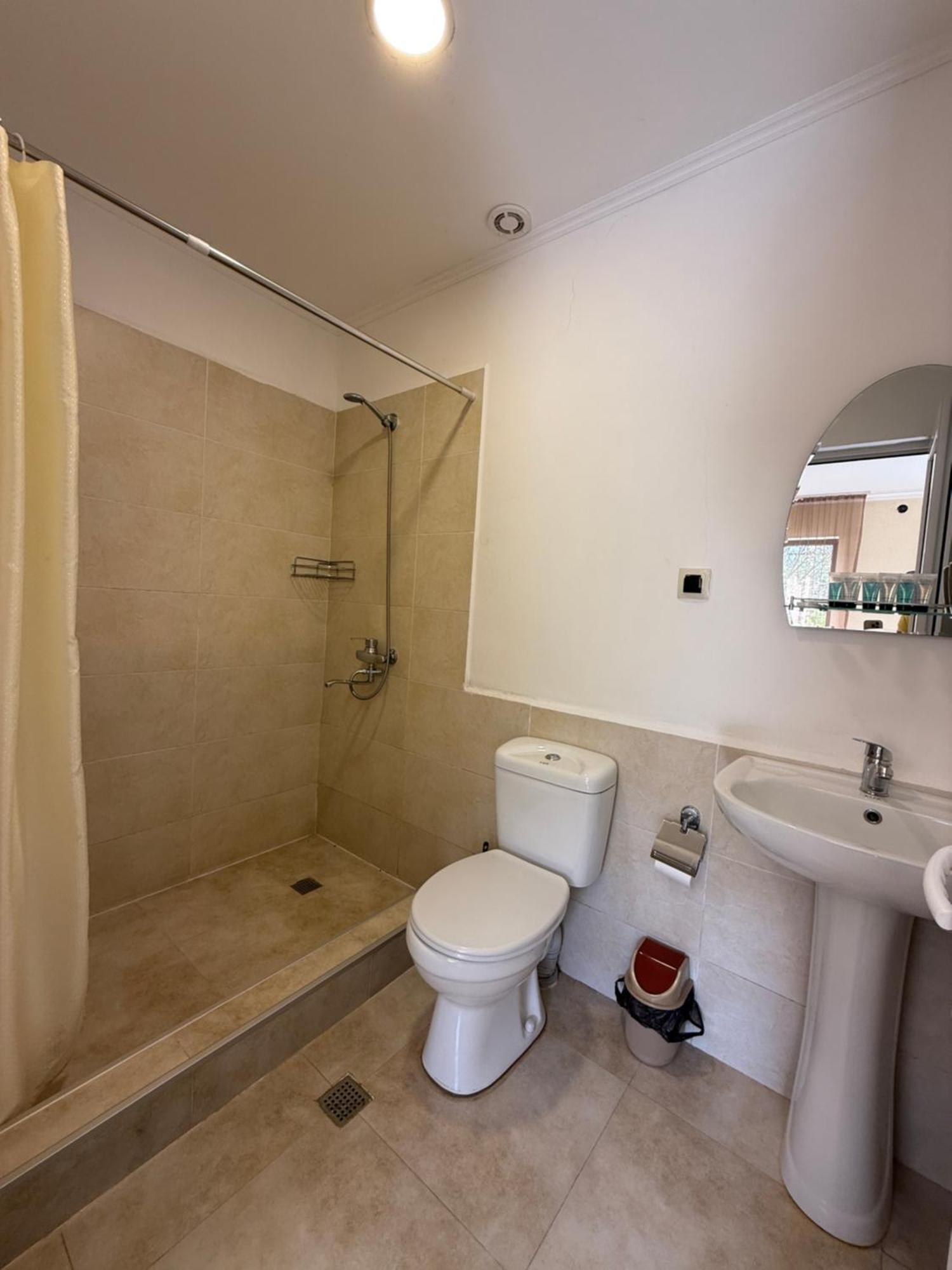 Hotel Villa Eniseli Bagian luar foto
