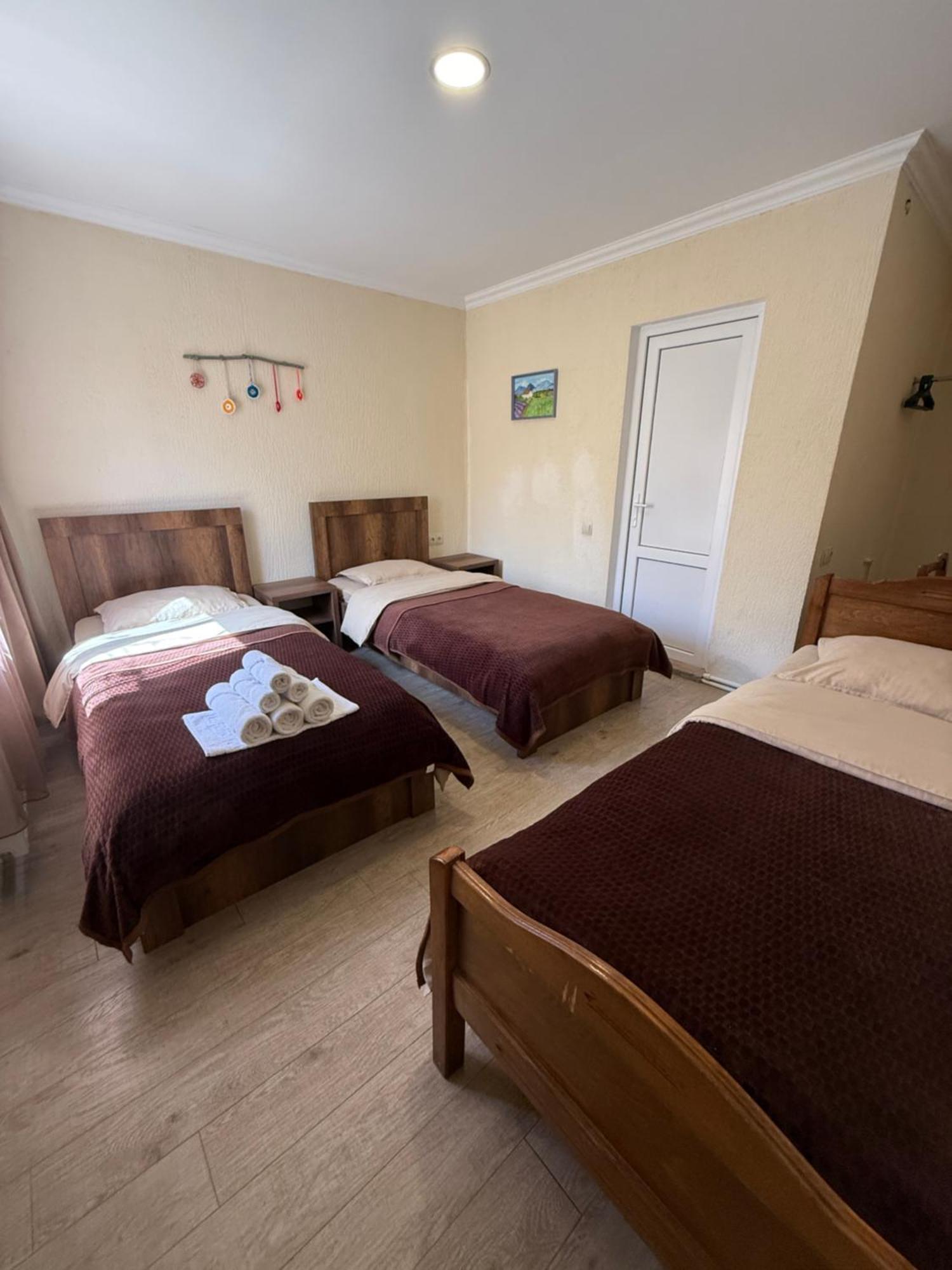 Hotel Villa Eniseli Bagian luar foto
